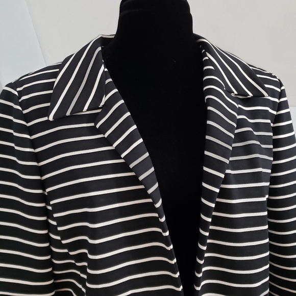 Nina McLemore Black and White Striped Open Blazer - Picture 5 of 8